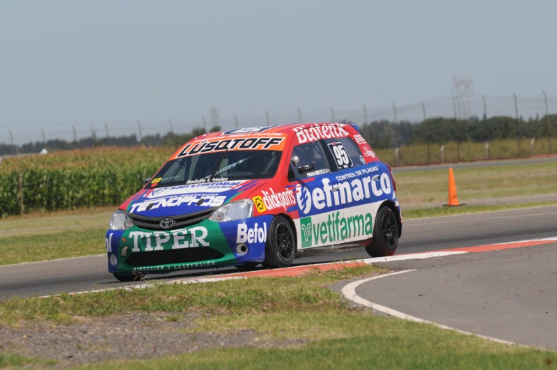 El Turismo Pista inicia su certamen con varios olavarrienses